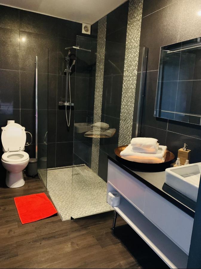 L'Eveil Bed & Breakfast ลา ลูเวียร์เร ภายนอก รูปภาพ
