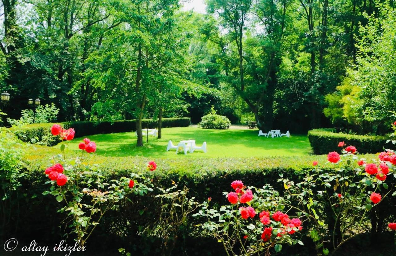 L'Eveil Bed & Breakfast ลา ลูเวียร์เร ภายนอก รูปภาพ