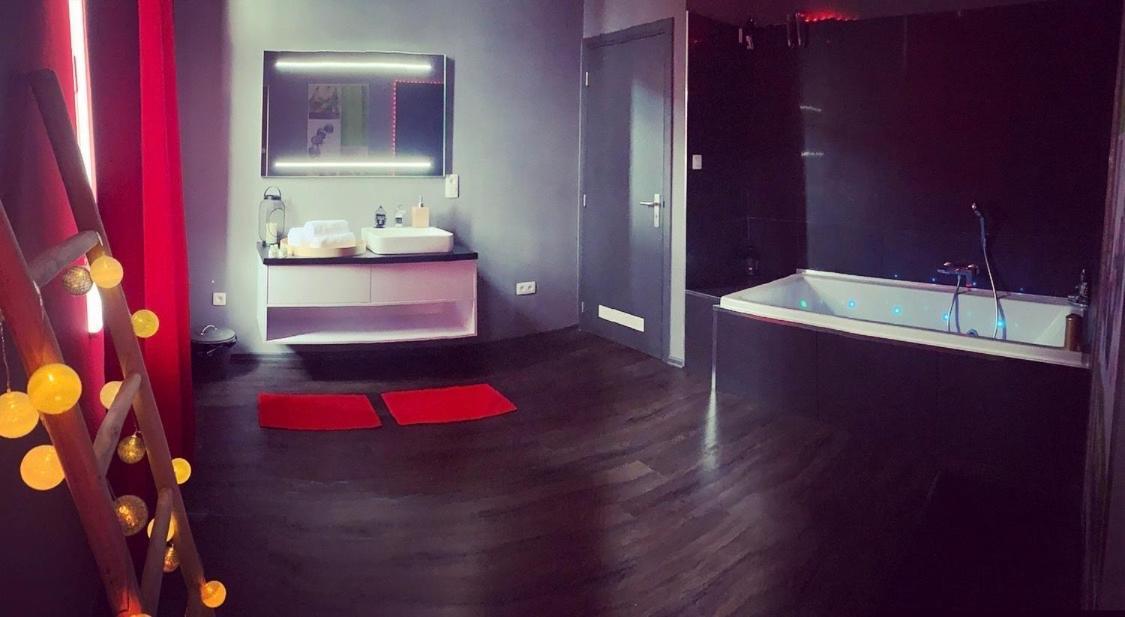 L'Eveil Bed & Breakfast ลา ลูเวียร์เร ภายนอก รูปภาพ