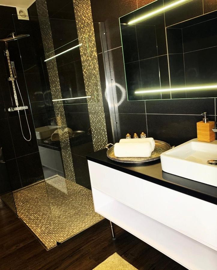 L'Eveil Bed & Breakfast ลา ลูเวียร์เร ภายนอก รูปภาพ